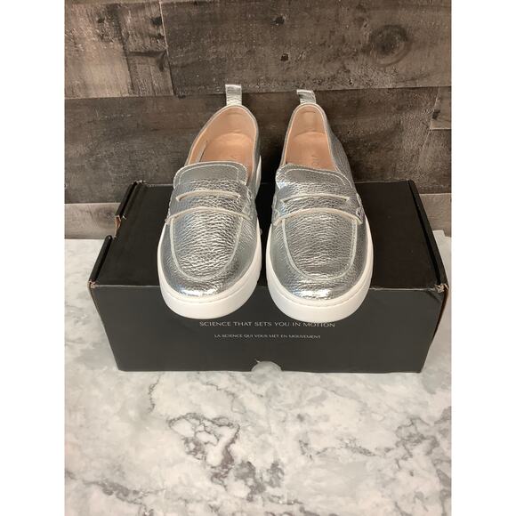 Vionic Womens 6 Silver Leather Uptown Loafer Slip On Shoes Casual Comfort LB7-25 - Picture 2 of 9